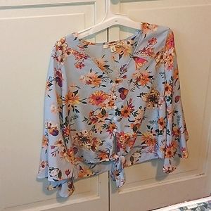 Floral Crop shirt, flare sleeves with tie front